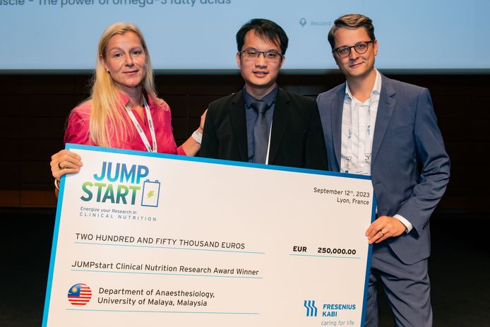 Jump Start Winner Lee Zheng Yii receives €250,000 Euro.